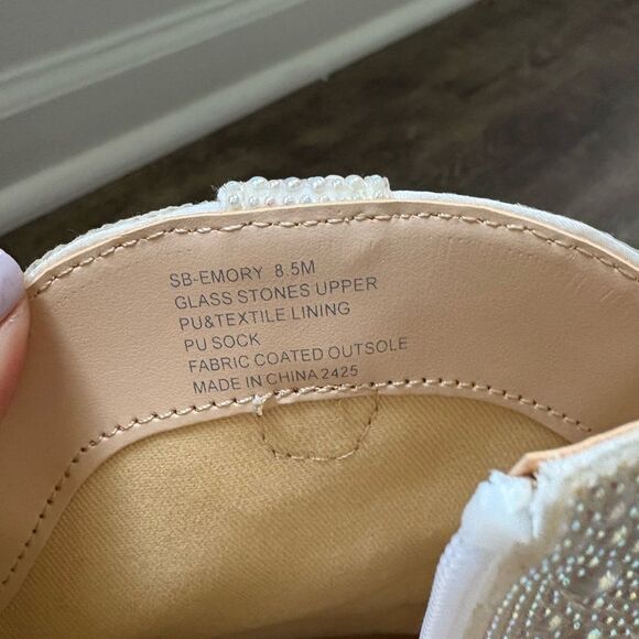 Betsey Johnson Betsey Johnson EMORY Ankle Bootie Pearl Iridescent white cow girl - Picture 7 of 9